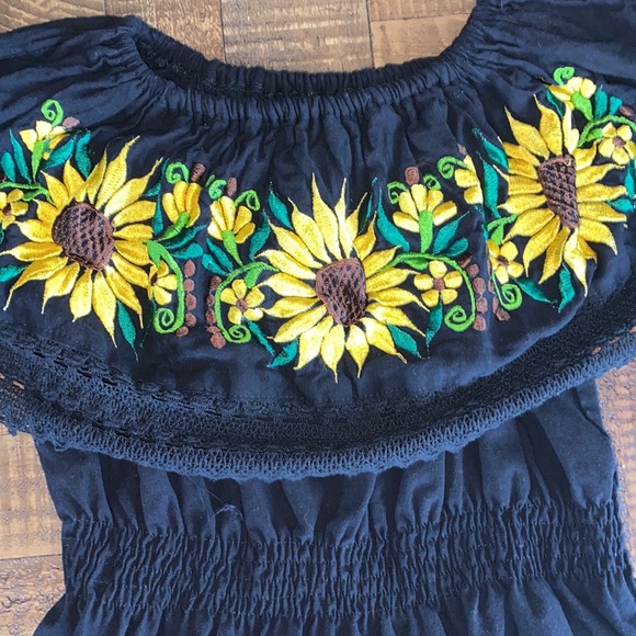 Mexican Off the shoulder top - Picture 3 of 3